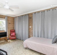 Deering 106 ULLADULLA - Perths Hotel