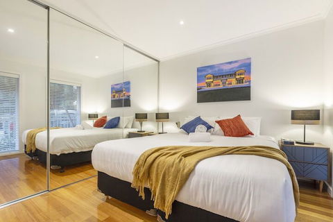 Tranquil Townhouse In Port Melbourne - Perths Hotel 7