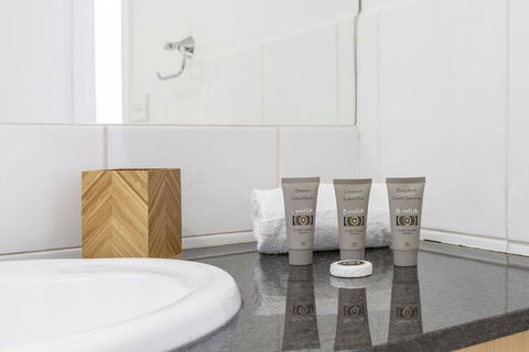 Tranquil Townhouse In Port Melbourne - Perths Hotel 5