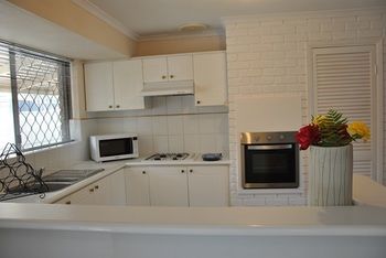 Beachside Grove - Perths Hotel 2