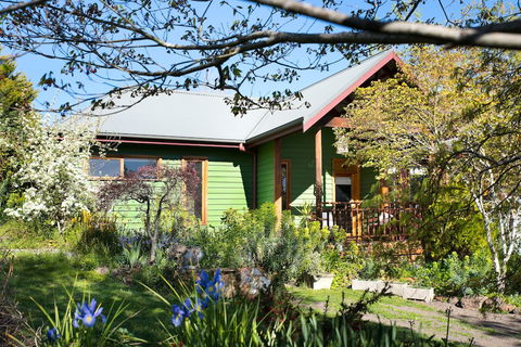 Hills End Iris - Perths Hotel 0