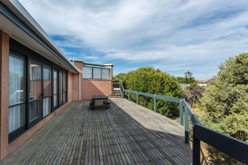 Latham Beach House - Perths Hotel 5