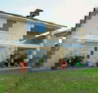 Waterfront Villa in Sanctuary Lakes - Perths Hotel