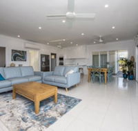 Sandy Decks - Perths Hotel