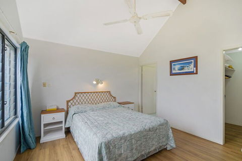 Galleries 3 - 3/28 Peregian Esplanade - Perths Hotel 4
