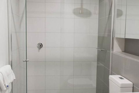 Modern Light-filled Luxury 1bedroom Apartment In South Melbourne - Perths Hotel 3