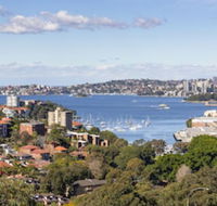 2 Bdrm North Sydney with harbour views - Perths Hotel