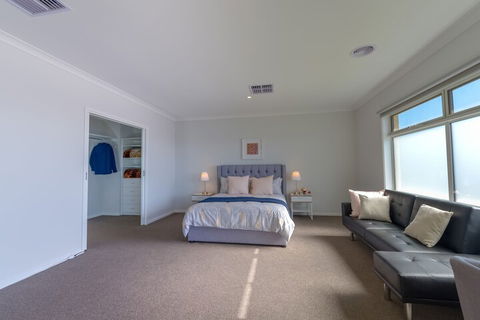 Luxury Waterfront Grand Villa In Melbourne - Perths Hotel 7