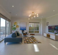 Luxury Waterfront Grand Villa in Melbourne - Perths Hotel