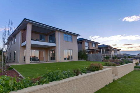 Luxury Waterfront Grand Villa In Melbourne - Perths Hotel 4