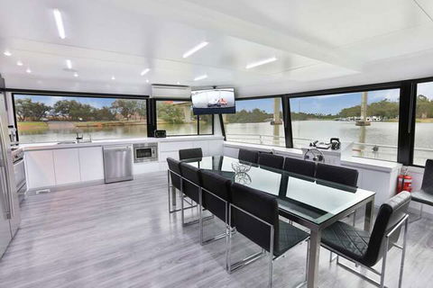 All Seasons Houseboats - Perths Hotel 7