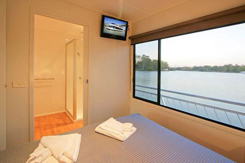 All Seasons Houseboats - Perths Hotel 1