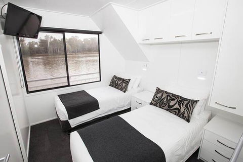 All Seasons Houseboats - Perths Hotel 3