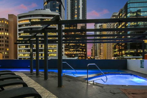 Amazing CBD 2BD Apartment W / Parking & Pool! - Perths Hotel 7