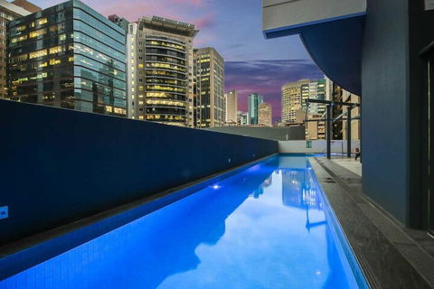 Amazing CBD 2BD Apartment W / Parking & Pool! - Perths Hotel 4