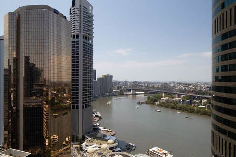 Amazing CBD 2BD Apartment W / Parking & Pool! - Perths Hotel 1