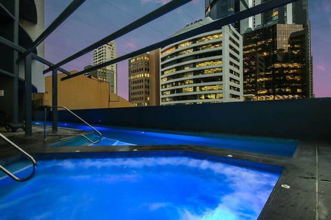 Amazing CBD 2BD Apartment W / Parking & Pool! - Perths Hotel 6