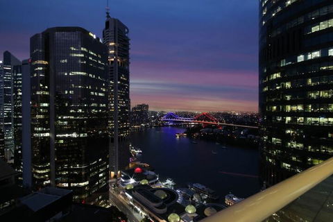 Amazing CBD 2BD Apartment W / Parking & Pool! - Perths Hotel 2