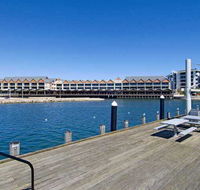 Quality Suites Crest Mandurah - Perths Hotel