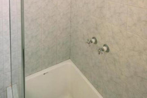 A Wave Away At Glenelg Cosy Unit Near The Beach - Perths Hotel 4