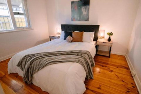 A Wave Away At Glenelg Cosy Unit Near The Beach - Perths Hotel 2