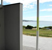 BEACHHOUSE BINALONG Luxury waterfront holiday house at Bay of Fires - Perths Hotel