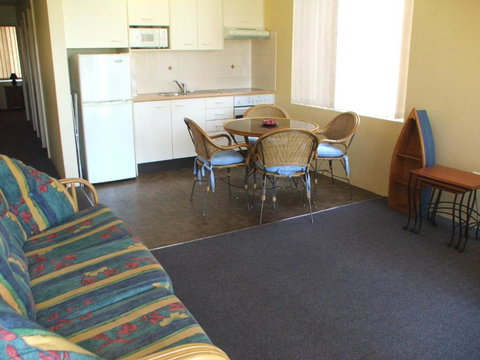 Ocean Court 1 13 Lord Street - Perths Hotel 5