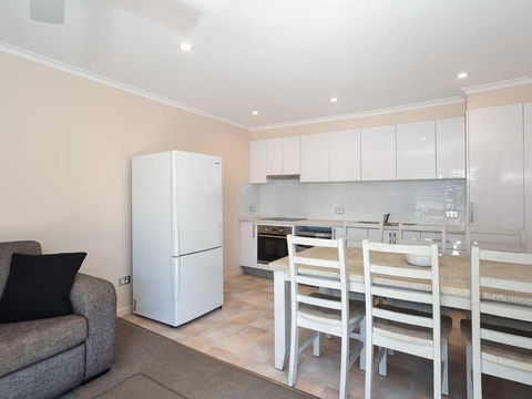 2 Hibiscus Court 9 Government Road Fantastic Air Conditioned 3 Bedroom Unit - Perths Hotel 5