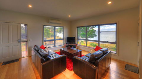 Tides Reach - Essentially Tas Dover - Perths Hotel 5