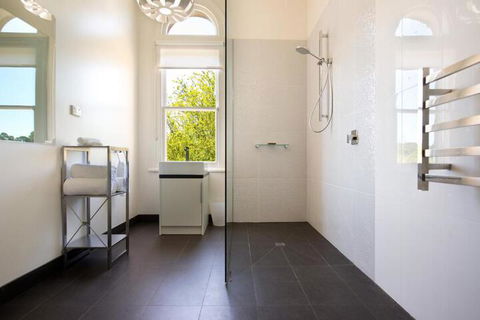 The Coach House - Perths Hotel 4