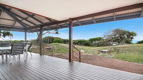 Absolute Beachfront At Hastings - Perths Hotel 2