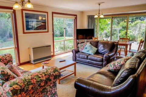 GUMS & ROSES Family Home In The Heart Of Town. - Perths Hotel 4