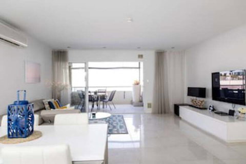 Stylish Executive Apartment With Balcony - Perths Hotel 0
