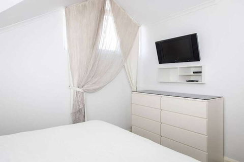 Stylish Executive Apartment With Balcony - Perths Hotel 5