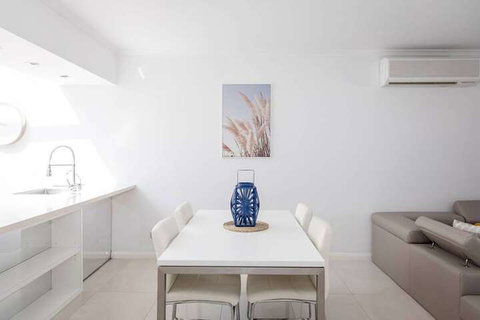 Stylish Executive Apartment With Balcony - Perths Hotel 4