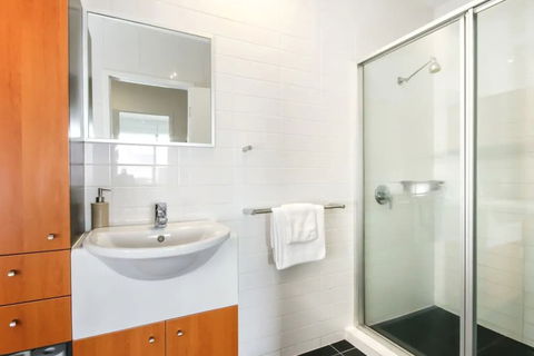 Large 3 Bedroom Apartment With River Views Near The Stadium - Perths Hotel 7