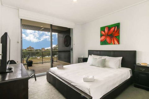 Large 3 Bedroom Apartment With River Views Near The Stadium - Perths Hotel 3