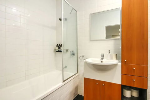 Large 3 Bedroom Apartment With River Views Near The Stadium - Perths Hotel 5