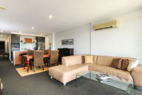 Large 3 Bedroom Apartment With River Views Near The Stadium - Perths Hotel 0