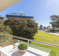 4 Villa Ellisa 10 Columbia Close beautiful unit with beautiful water views at Little Beach - Perths Hotel
