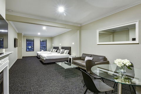 Aloha Central Premium Studios - Perths Hotel 2