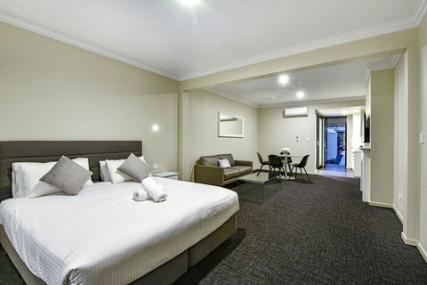 Aloha Central Premium Studios - Perths Hotel 5