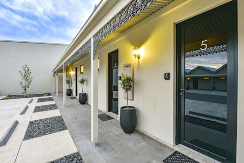 Aloha Central Premium Studios - Perths Hotel 1