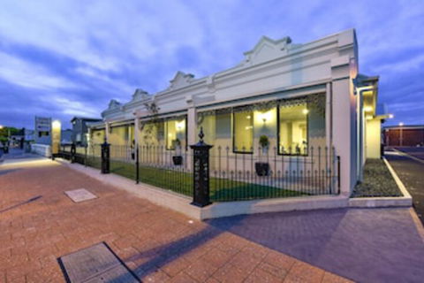 Aloha Central Premium Studios - Perths Hotel 0