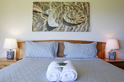 Augusta Beachfront Accommodation - Perths Hotel 7