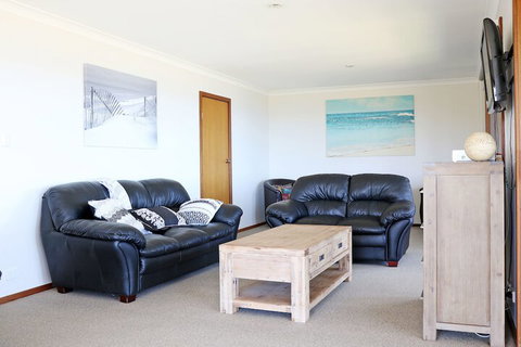 Augusta Beachfront Accommodation - Perths Hotel 3