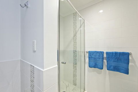 Dolphins Apartment - Perths Hotel 3