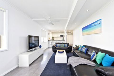 Dolphins Apartment - Perths Hotel 0