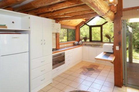 Bush N Waves - Perths Hotel 3