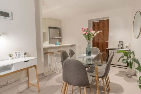 Highlife LuxuryCarparkWifiPoolGymNetflix - Perths Hotel 4